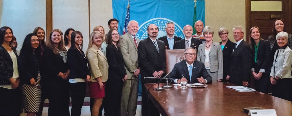 UW School of Pharmacy Students and Faculty at the Governor's Signing of SB 5557 on May 11, 2015