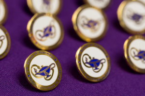 Plein Center Pins
